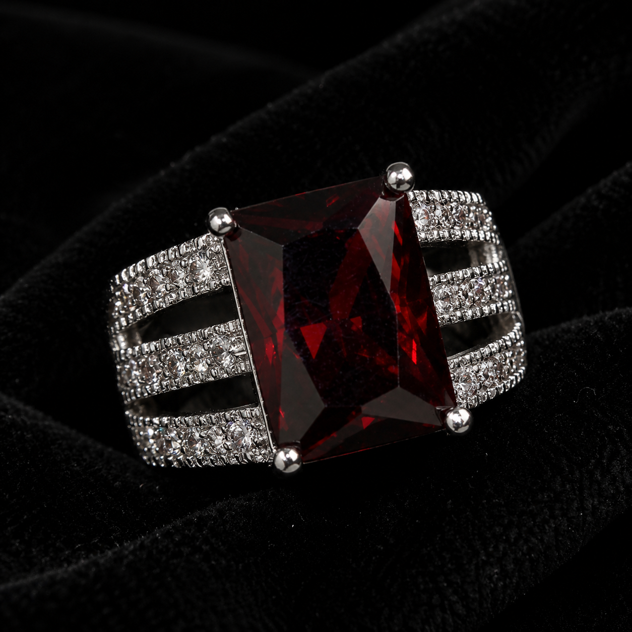 Anello Garnet Poison