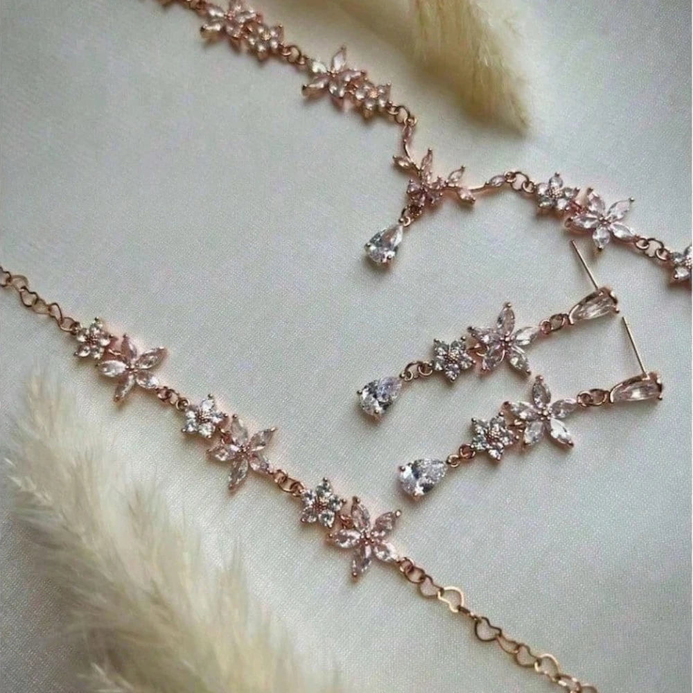 Collana floreale bianca in oro rosa, girocollo da sposa stile fata, set di gioielli Fairycore