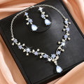 Collana e orecchini con zirconi intarsiati a forma di lacrime d'angelo, set di gioielli di lusso leggero, accessori da sposa.