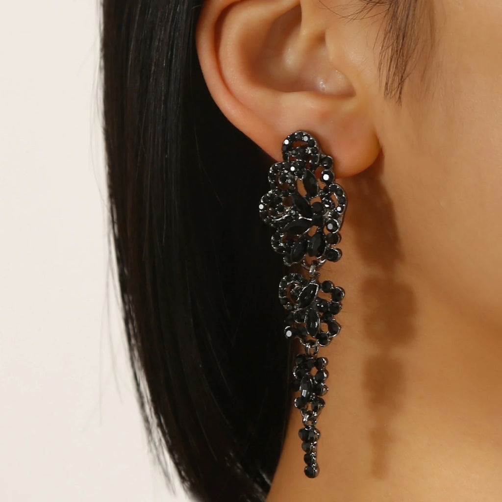 Orecchini lunghi esagerati da donna Orecchini in lega scavata per ragazze Accessori eleganti ed eleganti