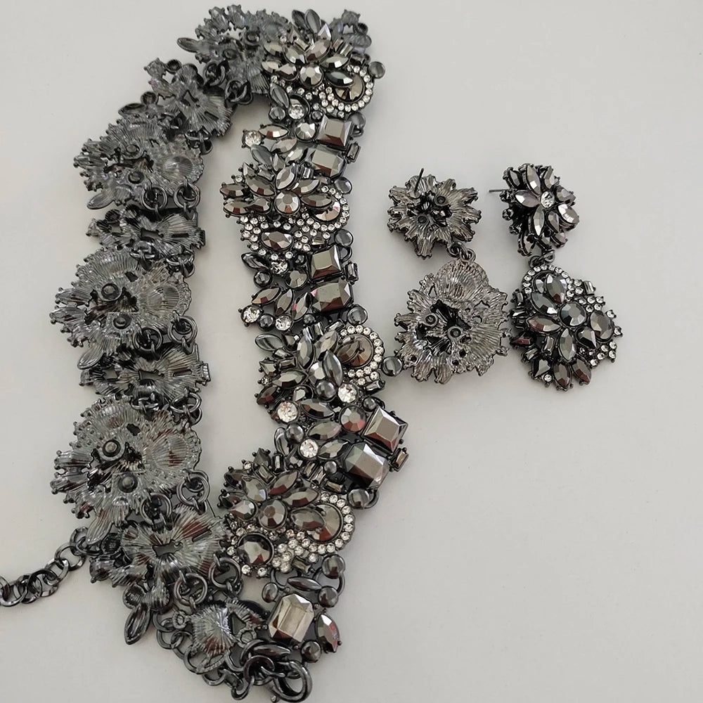 2026 Nuovo indiano vintage pistola grigio cristallo strass collare grande grande grande collana girocollo orecchini set di gioielli per le donne