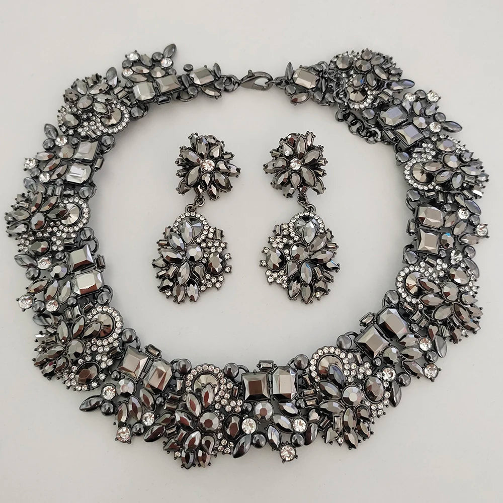 2026 Nuovo indiano vintage pistola grigio cristallo strass collare grande grande grande collana girocollo orecchini set di gioielli per le donne